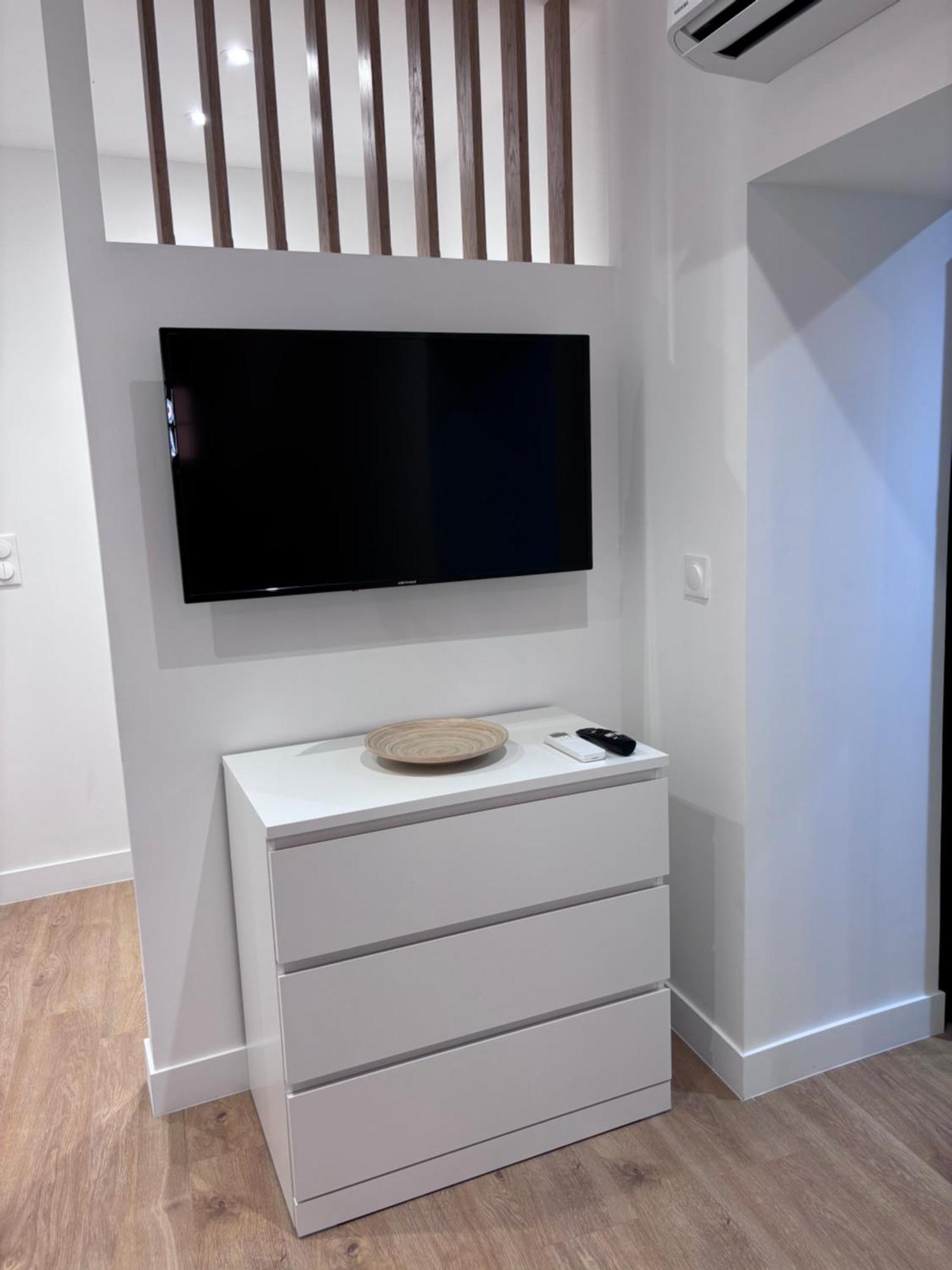Charmant Appartement Au Coeur De Villeneuve Loubet Exterior foto
